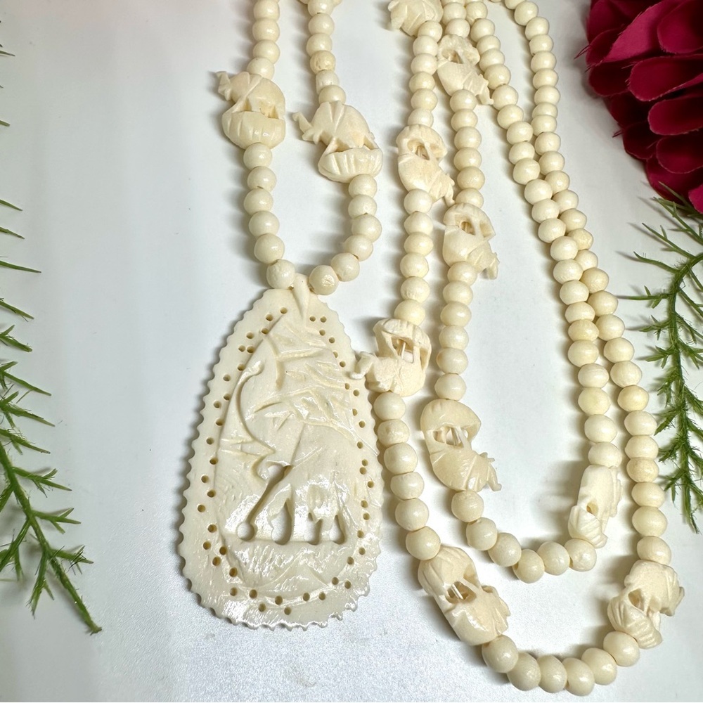 VINTAGE⚜️Carved Faux Ivory Elephant Beaded Necklace - Picture 2 of 9